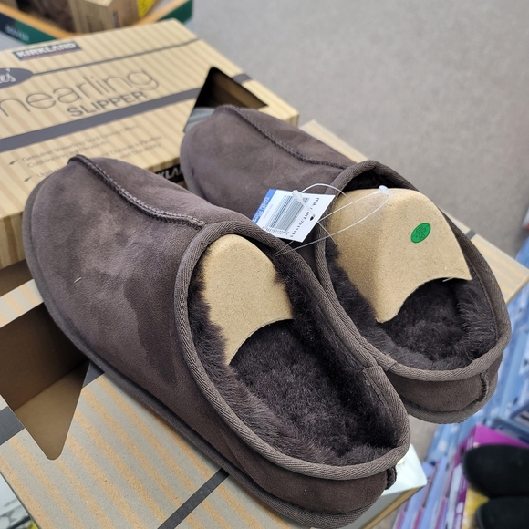 Kirkland Signature Men's Shearling Clog Slipper - Picture 2 of 4